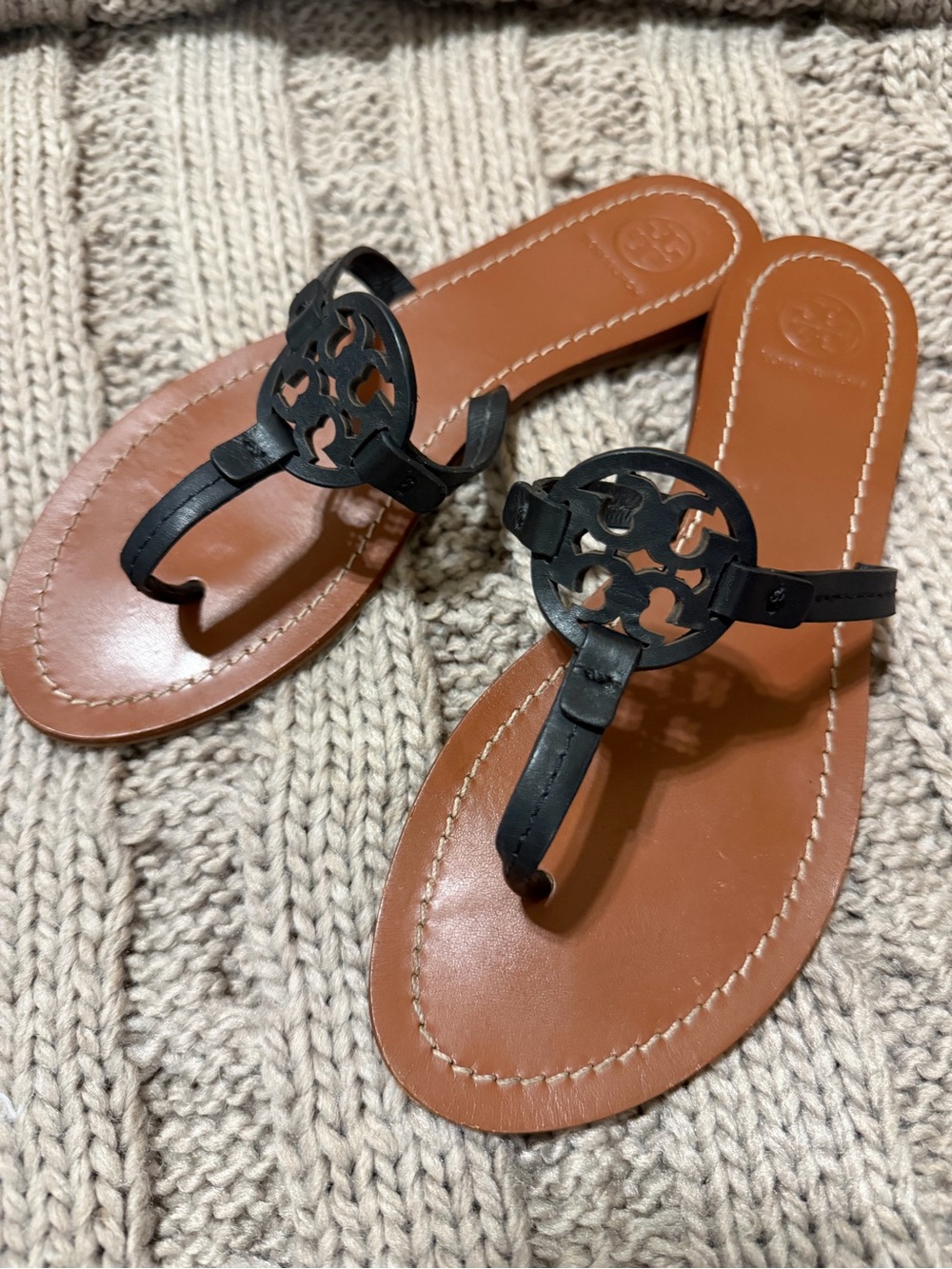 🔥Tory Burch Black Leather Mini miller Logo. Trusted Seller 💥
